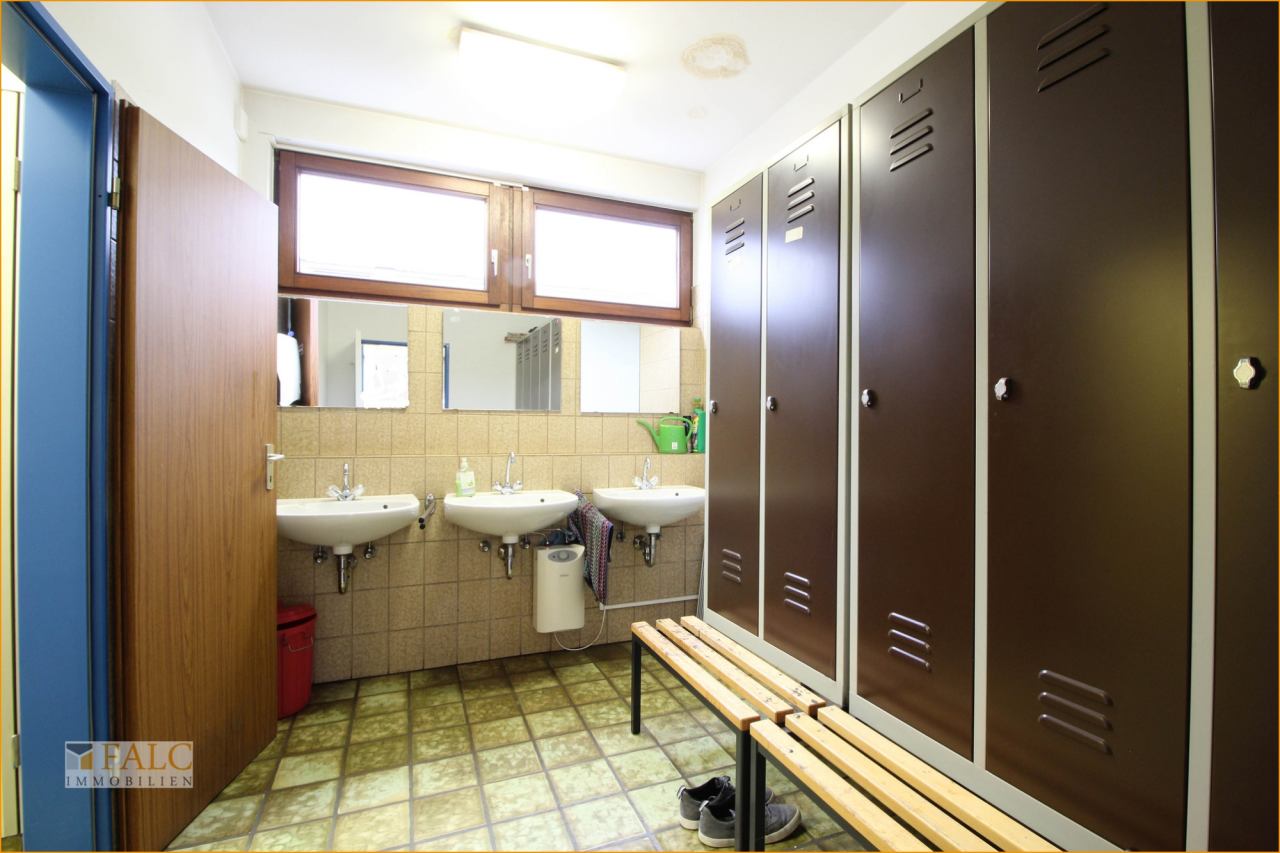 Umkleide-/Waschraum Umkleide-/Waschraum