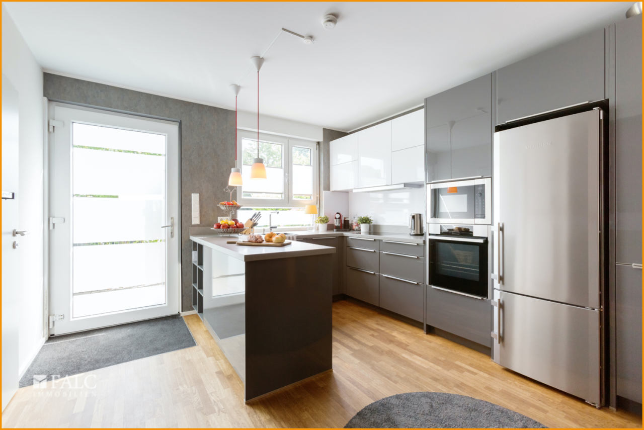 Eingangsbereich mit Küche Eingangsbereich mit Küche