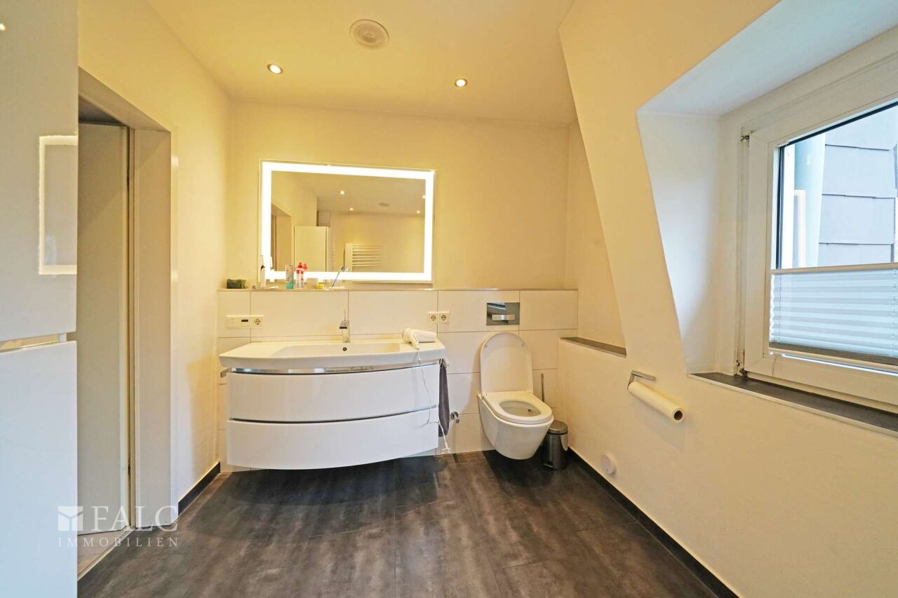 Bad 2.OG mit breitem Waschtisch Bad 2.OG mit breitem Waschtisch