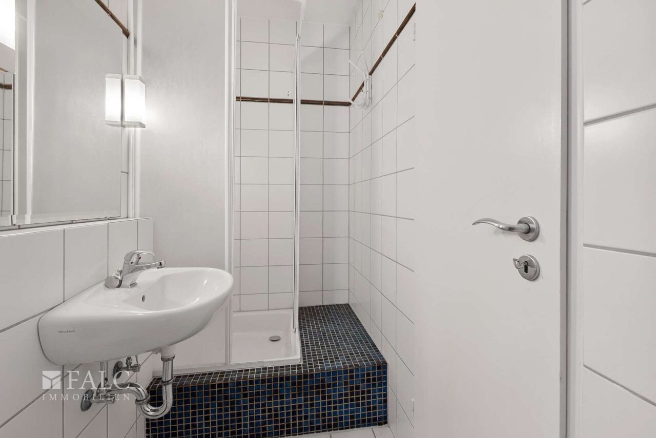 Bad mit Dusche ELW Bad mit Dusche ELW